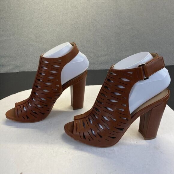 Karl Lagerfeld Rennes Laser Cut Caged Block Leather Peep Toe Buckle Heels 7.5 M - Picture 1 of 13